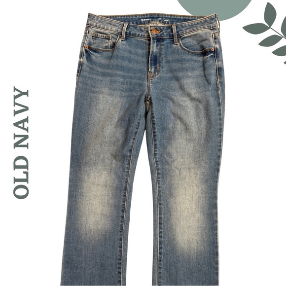 🛍️3/$40 Old Navy Kicker Bootcut Mid-Rise Jeans – Blue Denim Size 8 - Picture 5 of 9